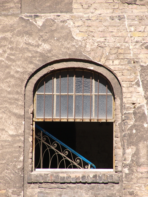 Altes Hallenbad Heidelberg - Fenster Rückseite vor Umbau