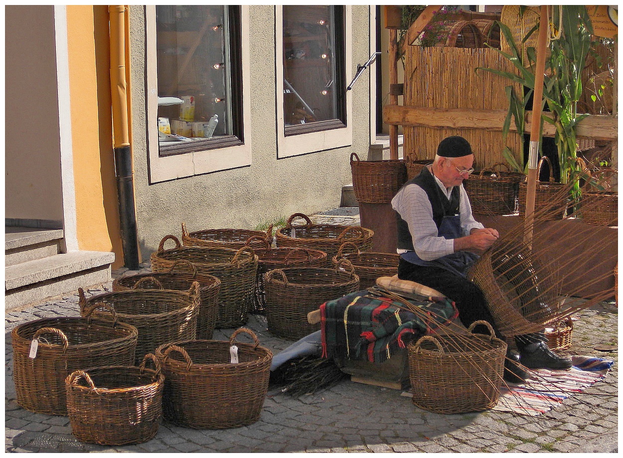 Altes Handwerk – Korbmacher