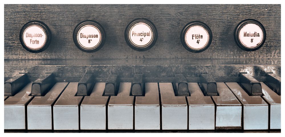 Altes Harmonium 01