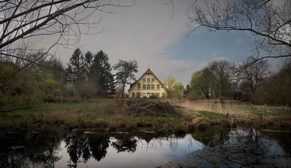 Altes Haus am Fluß