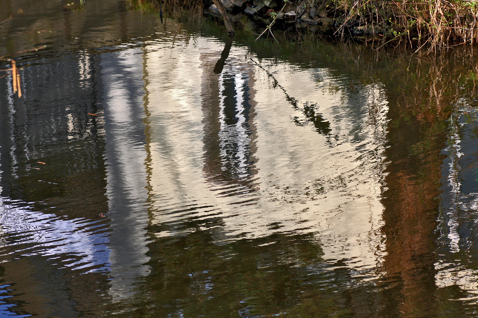 Altes Haus am Fluss.....