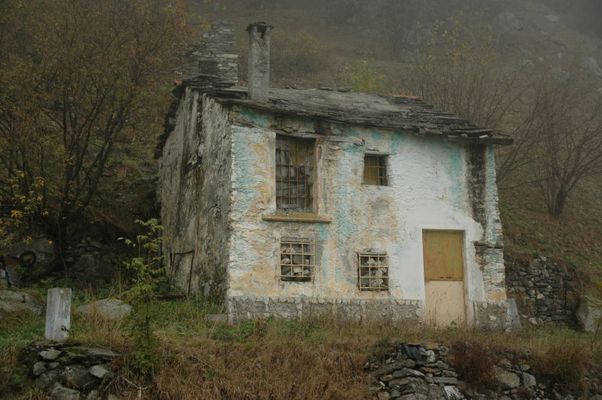 Altes Haus am Wegrand im "Valle di Po"