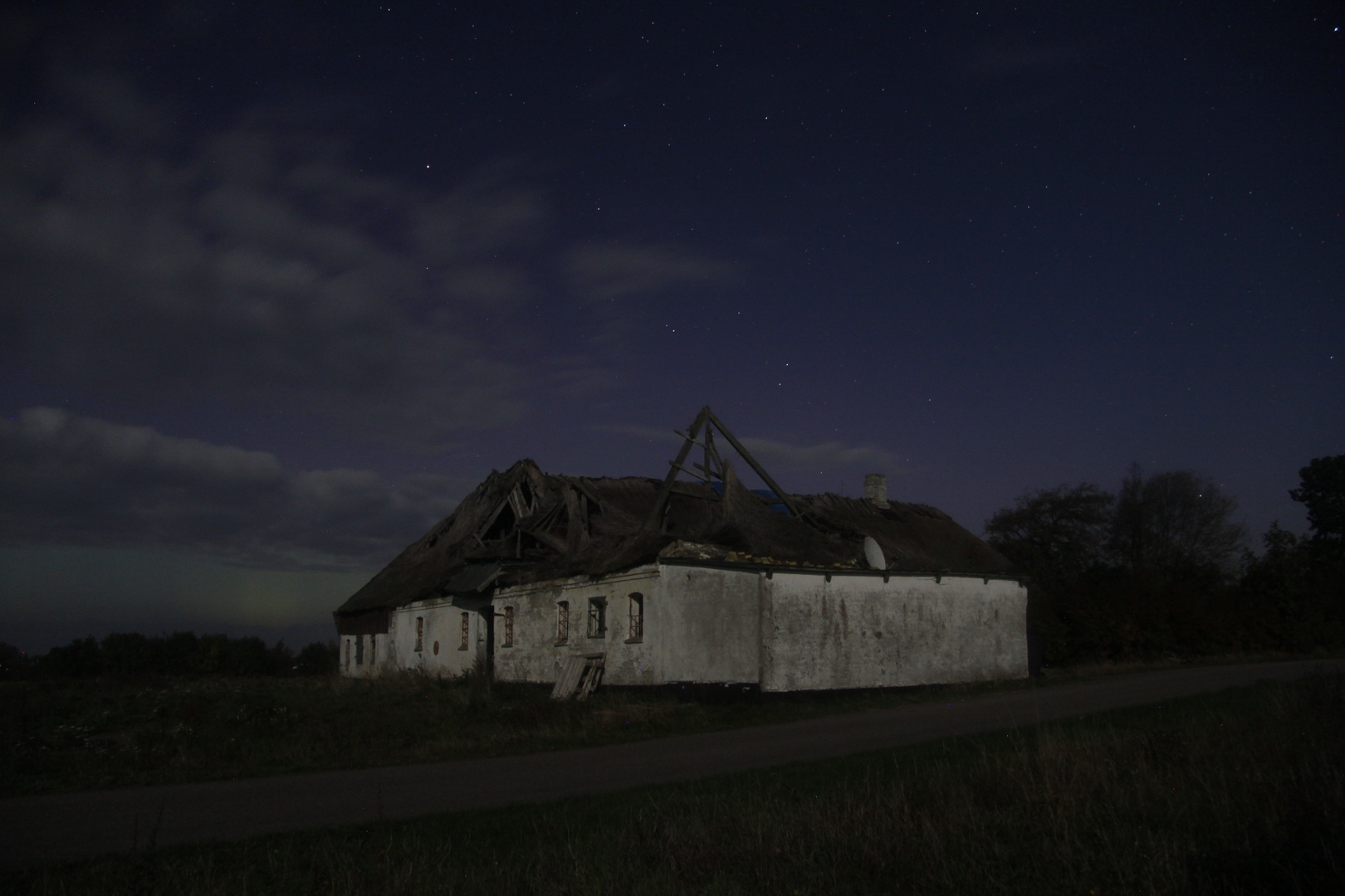 Altes Haus bei Nacht