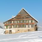 Altes Haus im Winter