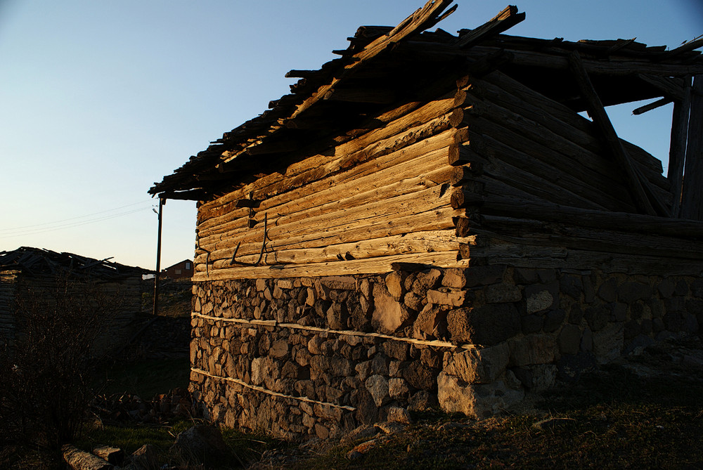 Altes Haus in der Abendsonne