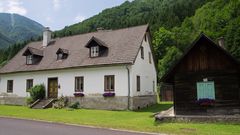 altes Haus mit Hütte