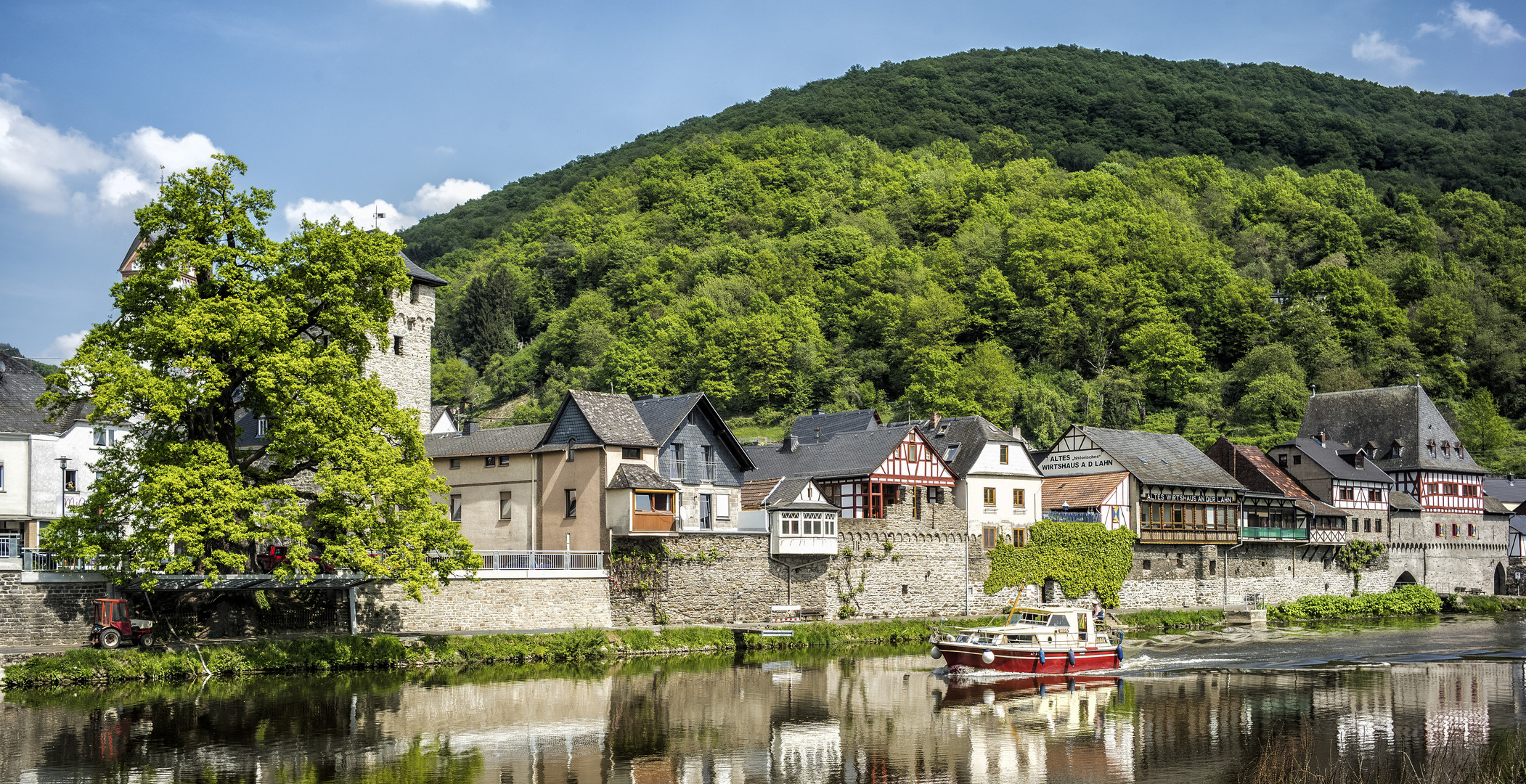 Altes "historisches" Wirtshaus an der Lahn