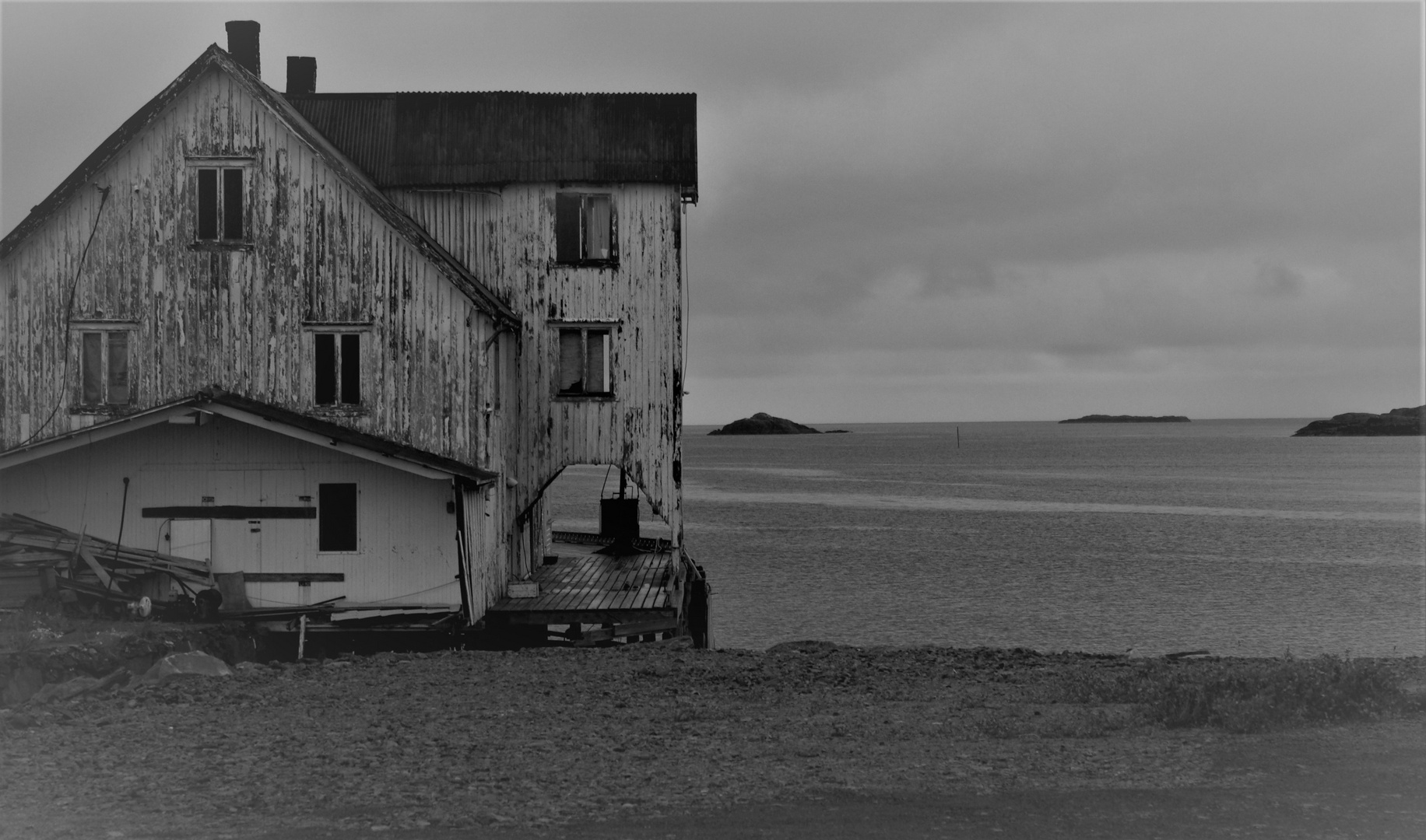 altes Holzhaus auf den Lofoten