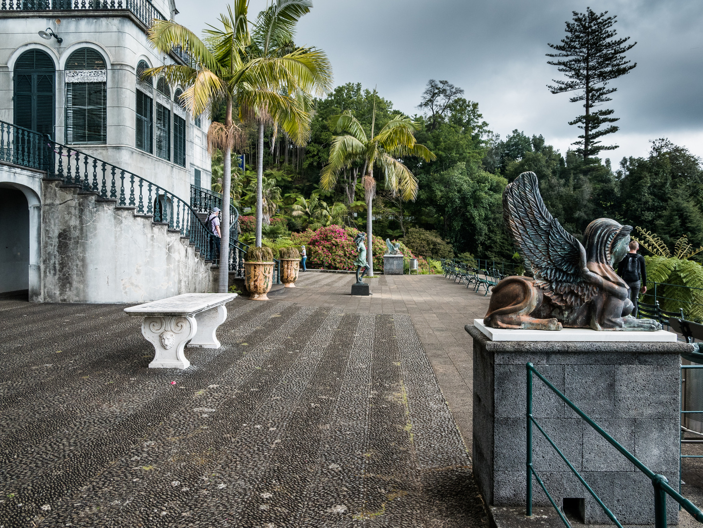 Altes Hotel im tropischen Garten 2