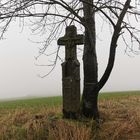 Altes Kreuz am Wegesrand. 