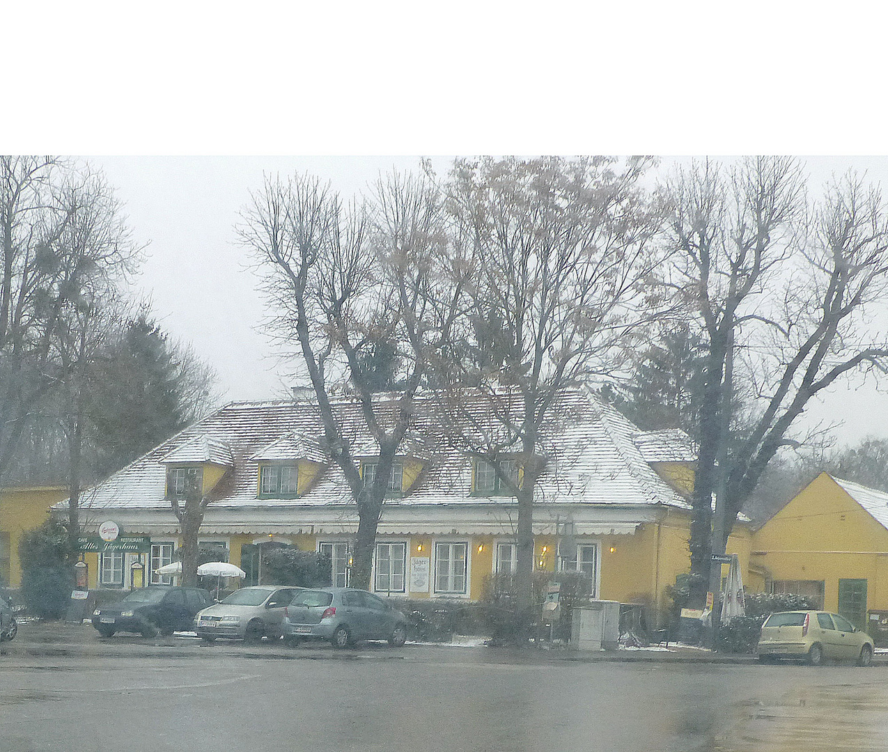 Altes landhaus (restaurant) im prater bei gräuslichem wetter - p.s.