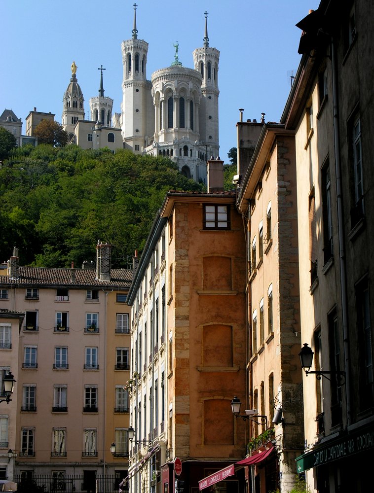 Altes Lyon, Notre-Dame de Fourvière, gesehen von Place St-Jean