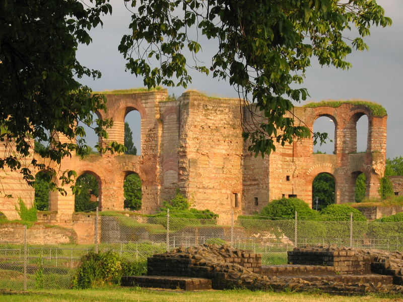 Altes Mauerwerk in den Nachmittagsstunden von Erika S.