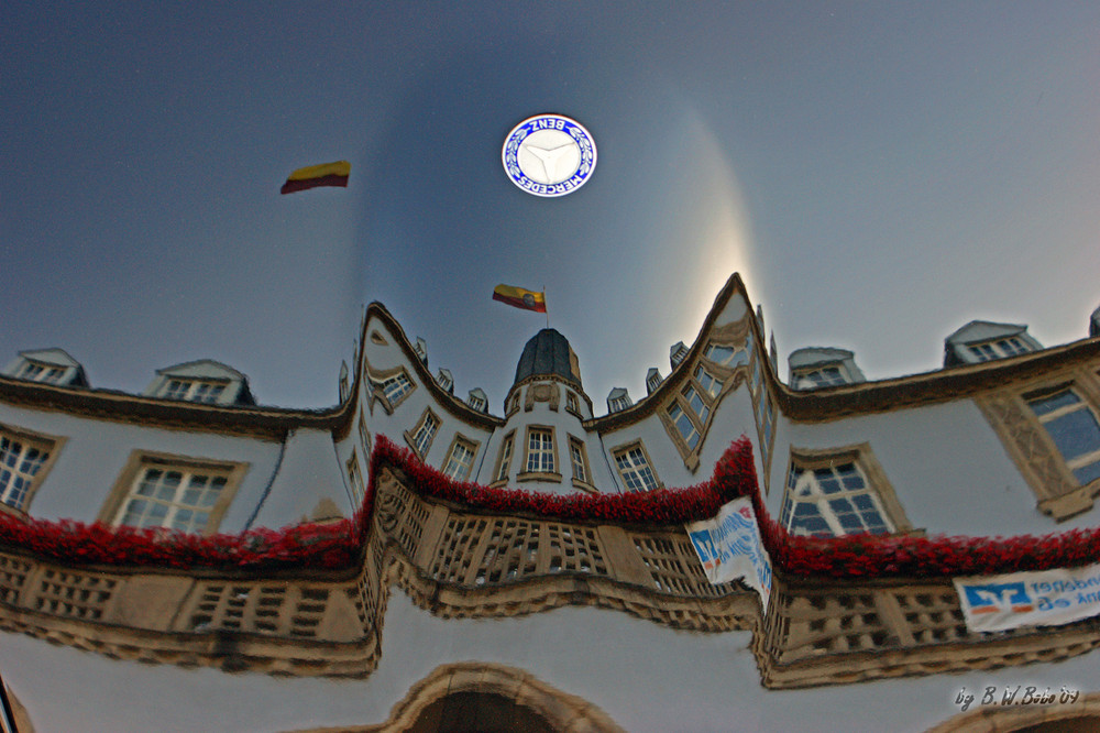 Altes Mendener Rathaus gespiegelt...