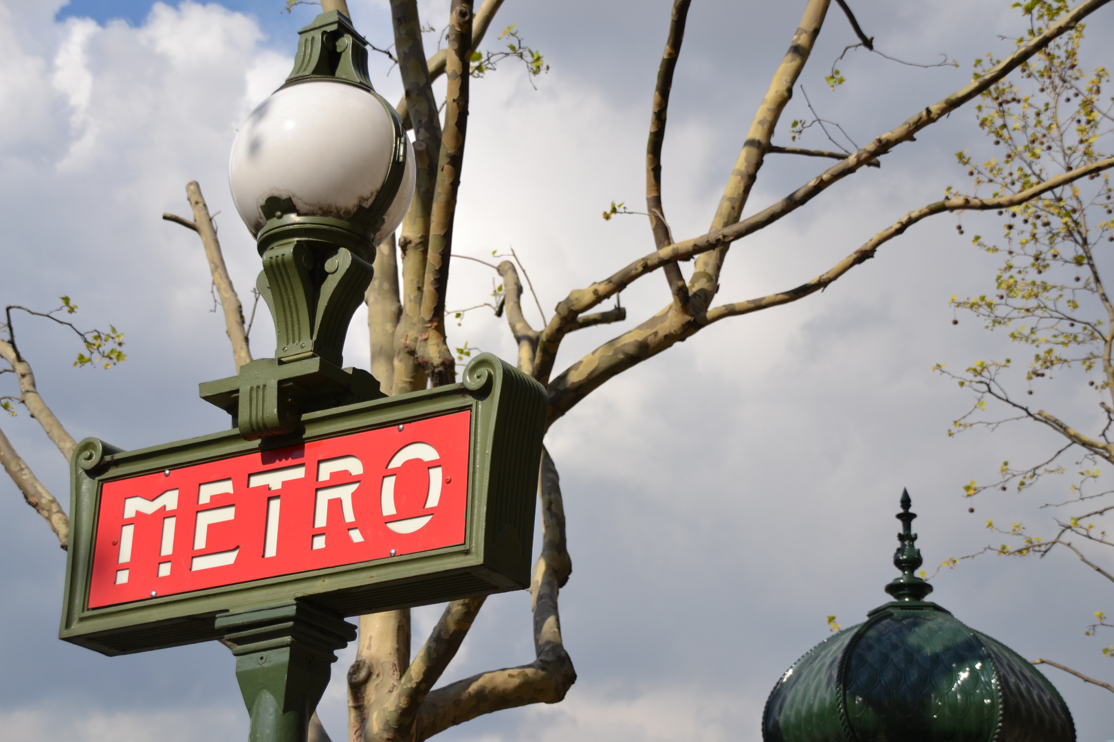 altes Metroschild in Paris