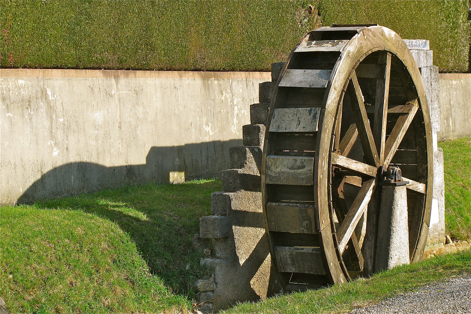 ...altes MÜHLENRAD !!!...