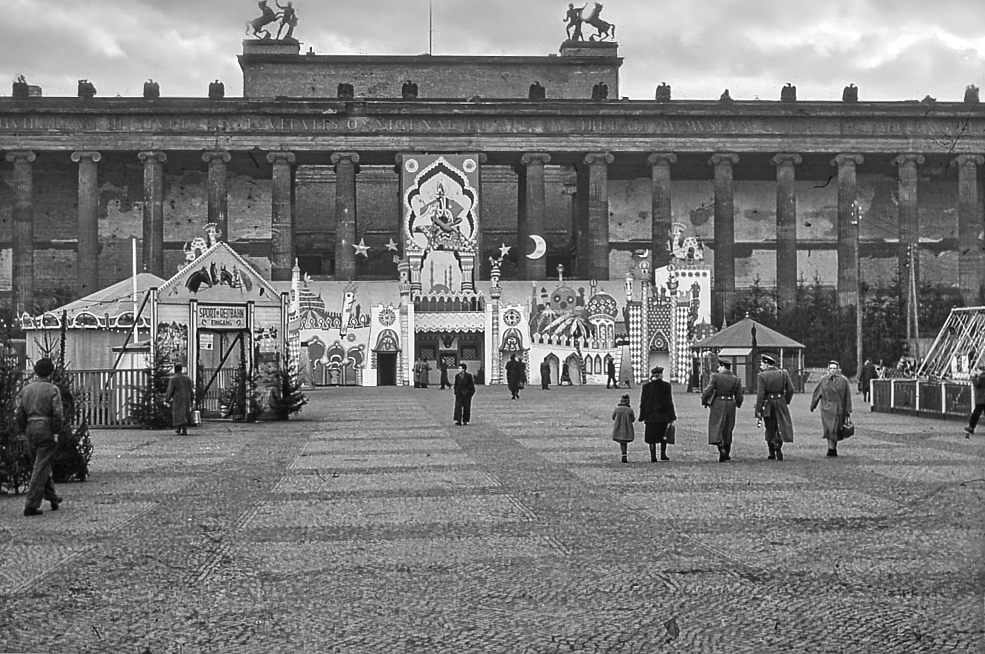 Altes Museum - Weihnachtsmarkt 1955