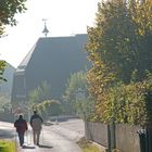 Altes Paar auf dem Heimweg