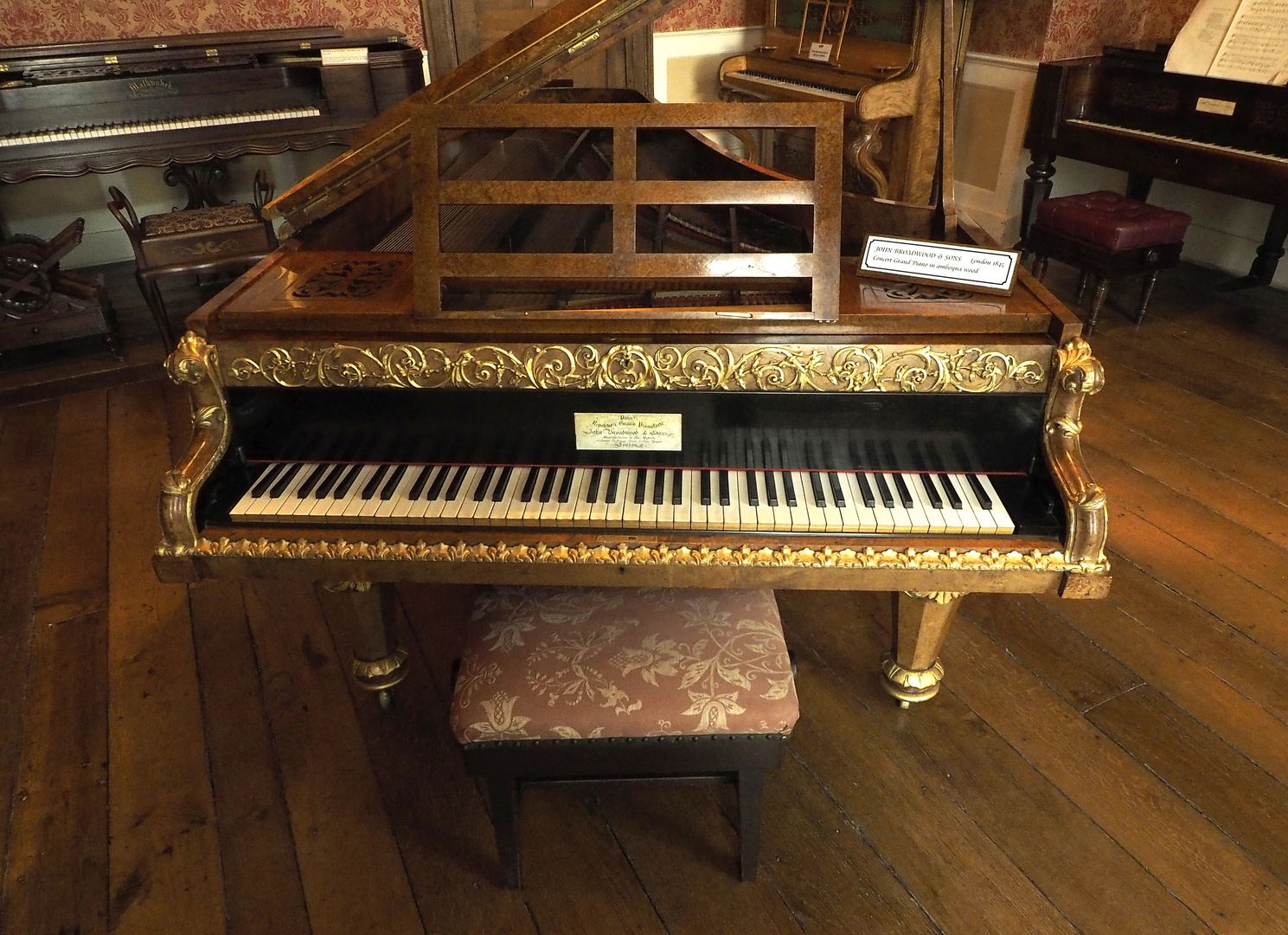Altes Piano in Fincooks bei London