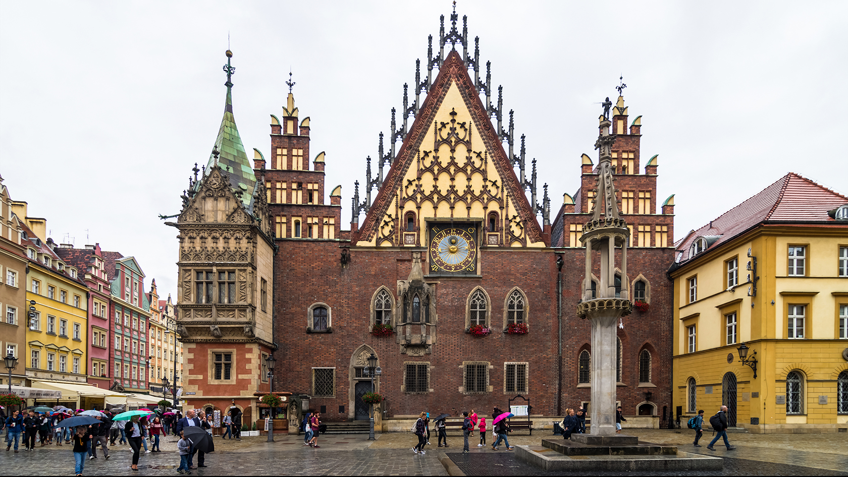 Altes Rathaus, frontal ... Turm versteckt