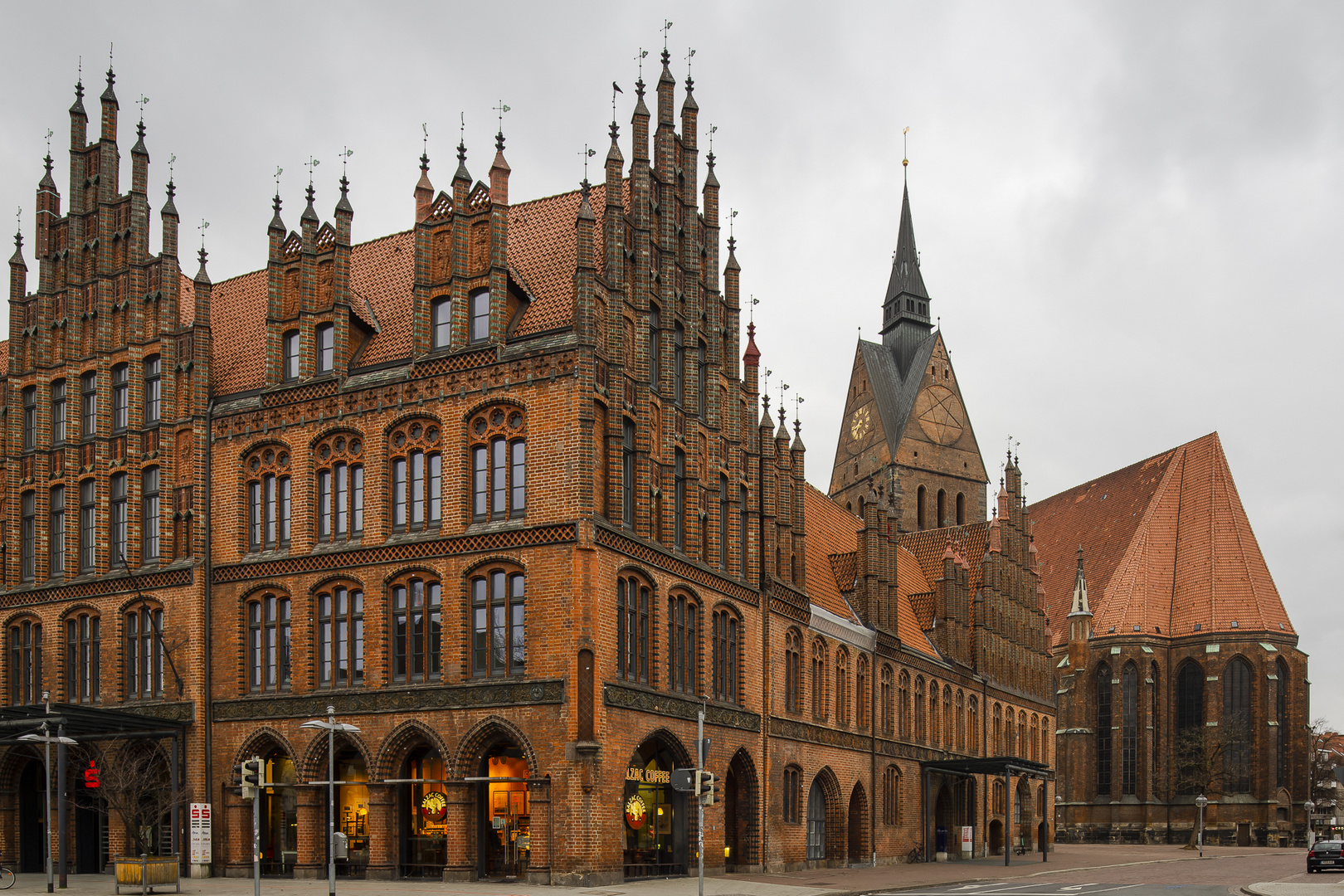 Altes Rathaus Hannover mit der Marktkirche