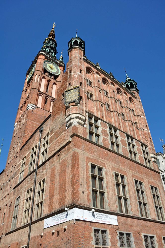 Altes Rathaus mit Sonnenuhr