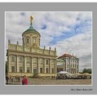 Altes Rathaus mit vergoldeter Atlasstatue am Alten Markt in Potsdam