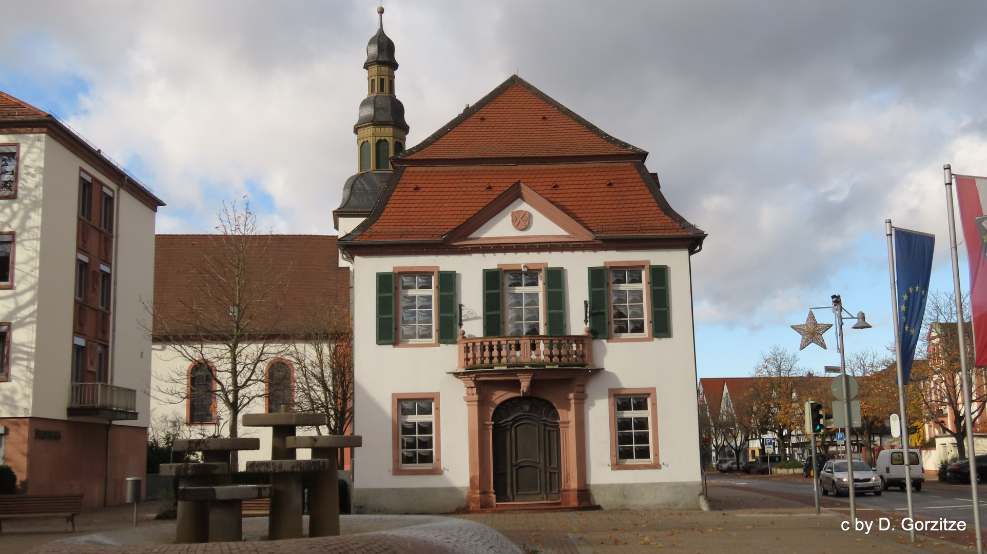 Altes Rathaus  und Maria Verkündigung Kirche !