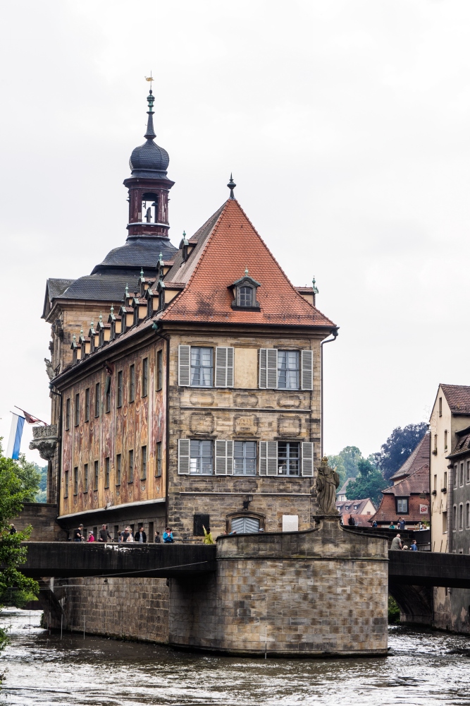 Altes Rathaus vor dem Regen