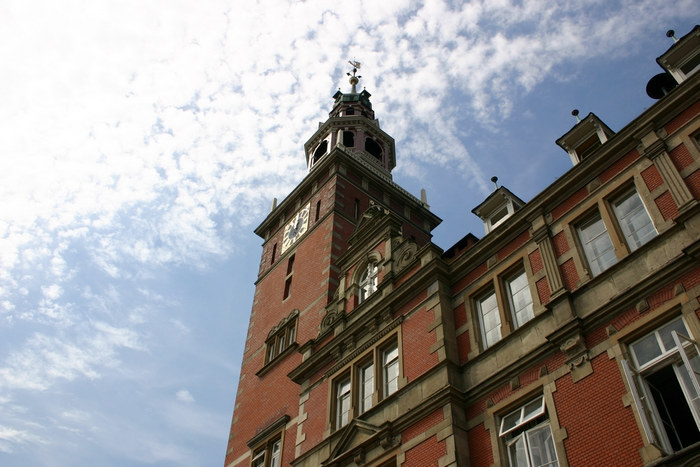 Altes Rathausgebäude mit Turm