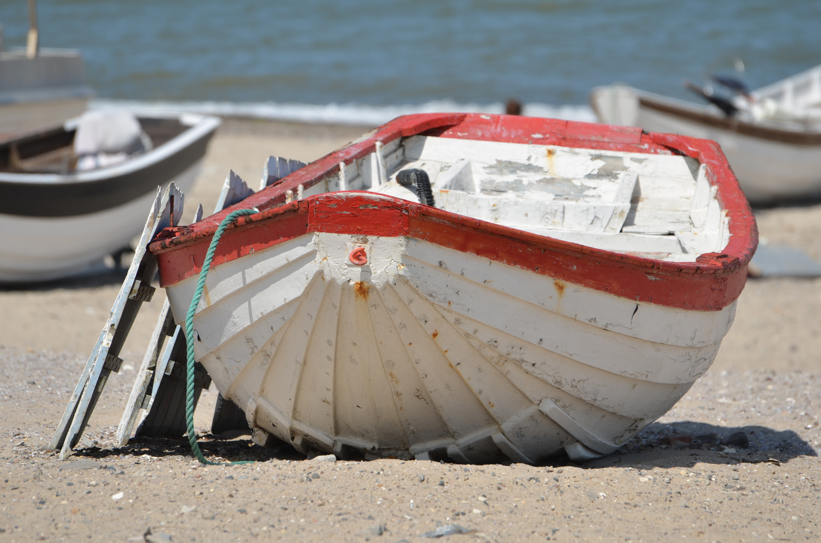 altes Ruderboot am Strand - Norre Vorupor - Dänemark