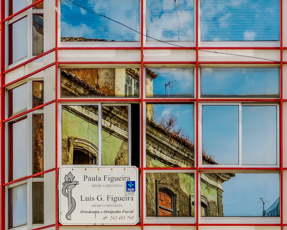 Altes spiegelt sich in Neuem Foto & Bild world, fenster