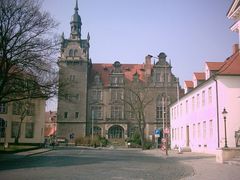 altes Standesamt Bernburg mit Blumenuhr