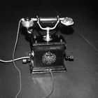 Altes Telefon ohne Wählscheibe Modell Tischapparat OB 05