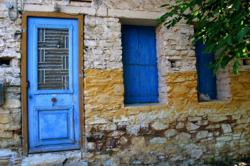 Altes verlassenes Haus in dem Fischerdorf Agios Konstantinos
