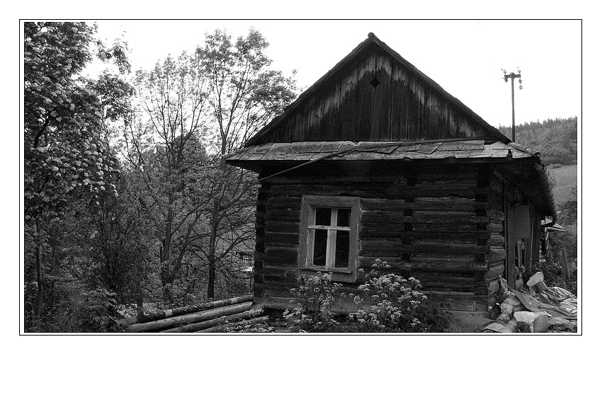 Altes verlassenes Holzhaus