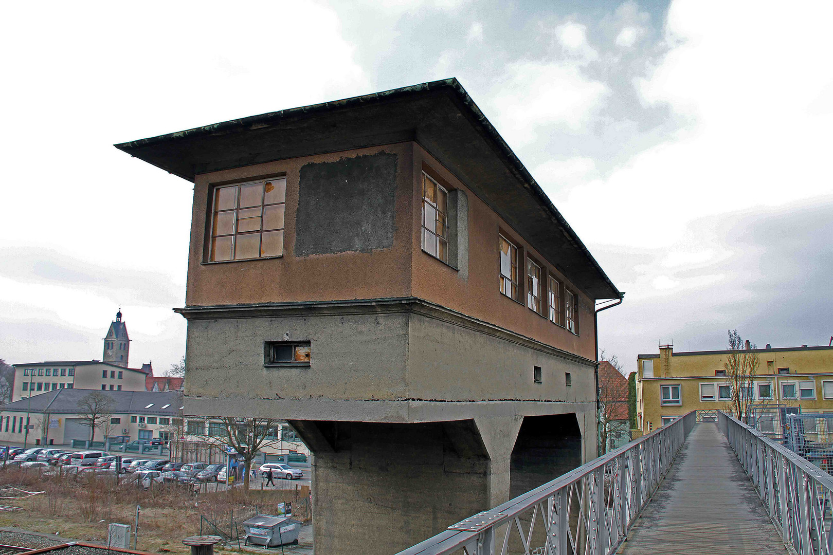 Altes verlassenes Stellwerk beim Memminger Bahnhof