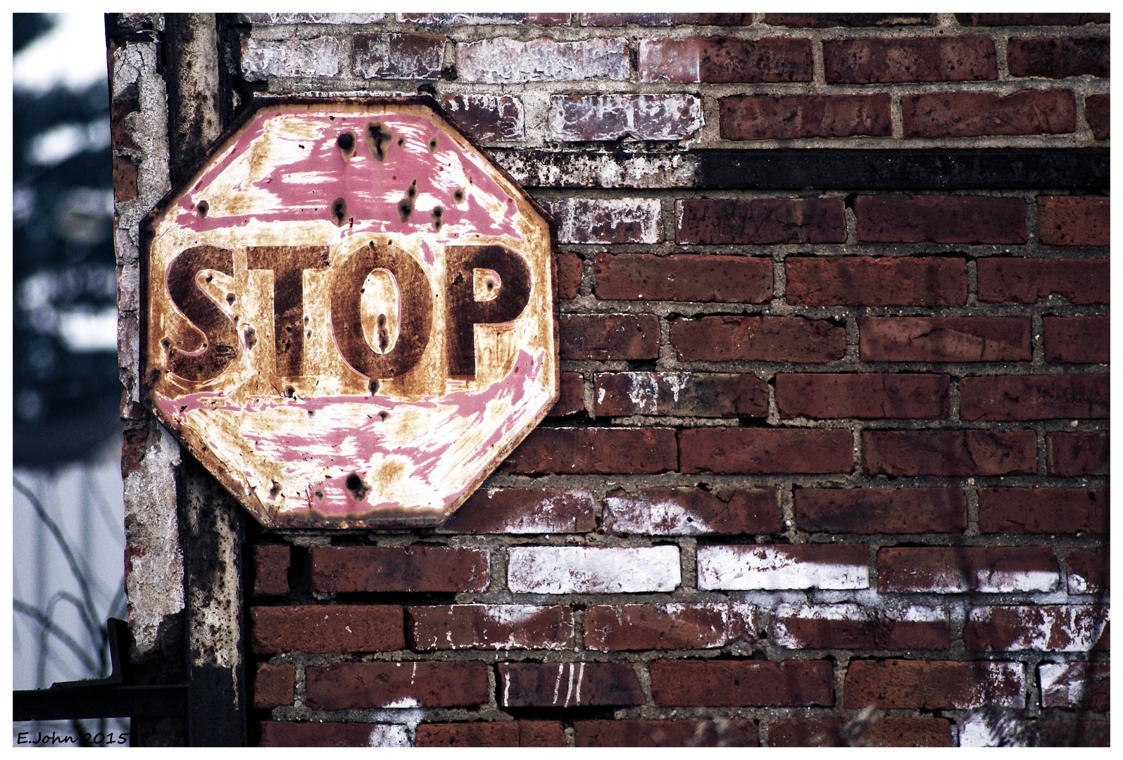 Altes verrostetes Stopschild