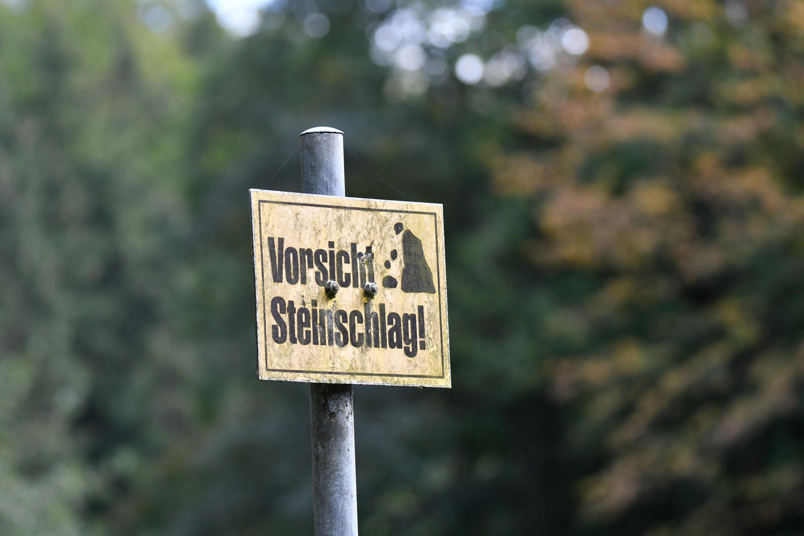 altes Warnschild