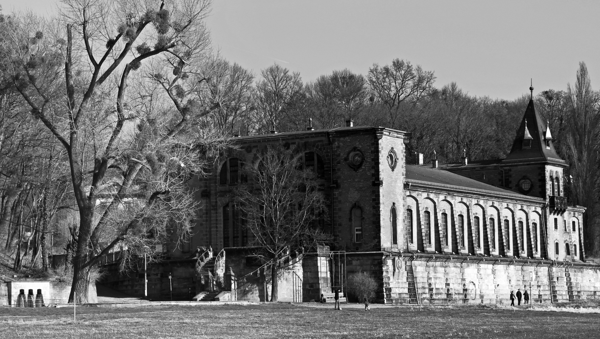 Altes Wasserwerk am Dresdener Elbufer