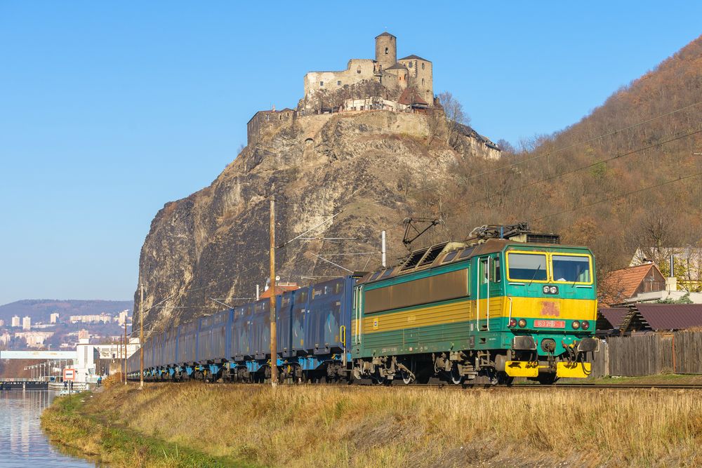  Altlack-Leckerli unterhalb der Burg Schreckenstein