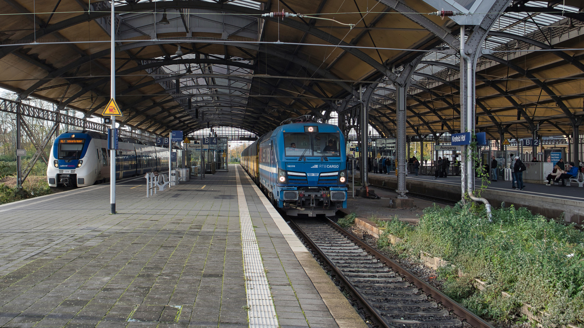 Altmannzug im Krefelder Hauptbahnhof