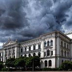 altonaer Rathaus Gewitterwolke