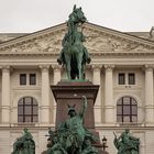 Altonaer Rathaus Kaiser Wilhelm Denkmal von vorne