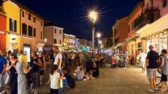 Altstadt Caorle bei Nacht