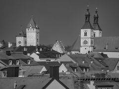 ALTSTADT-DACHLANDSCHAFT VON OBEN 