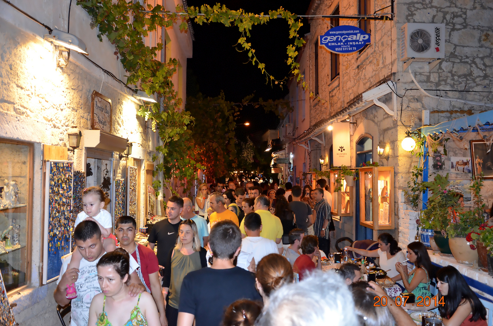 Altstadt in izmir cesme Alacati bei Nacht