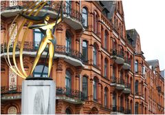 Altstadt mit moderner Kunst