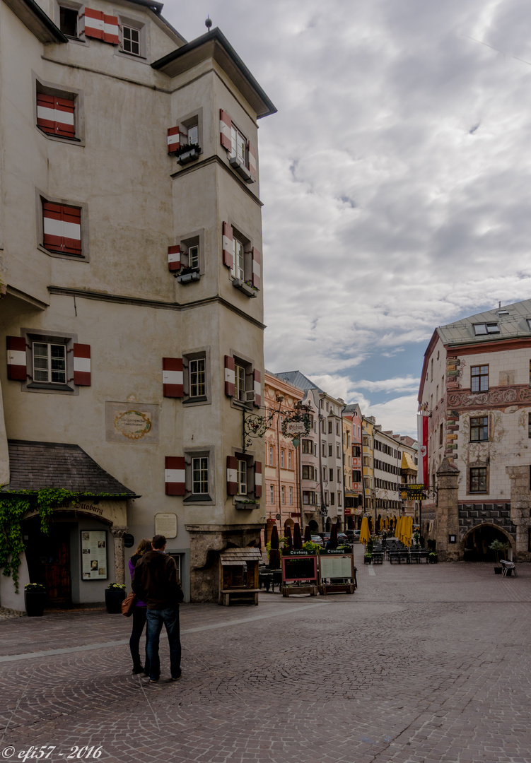 Altstadt mit Ottoburg und Goldenes Dachl - Innsbruck-2016_05_003