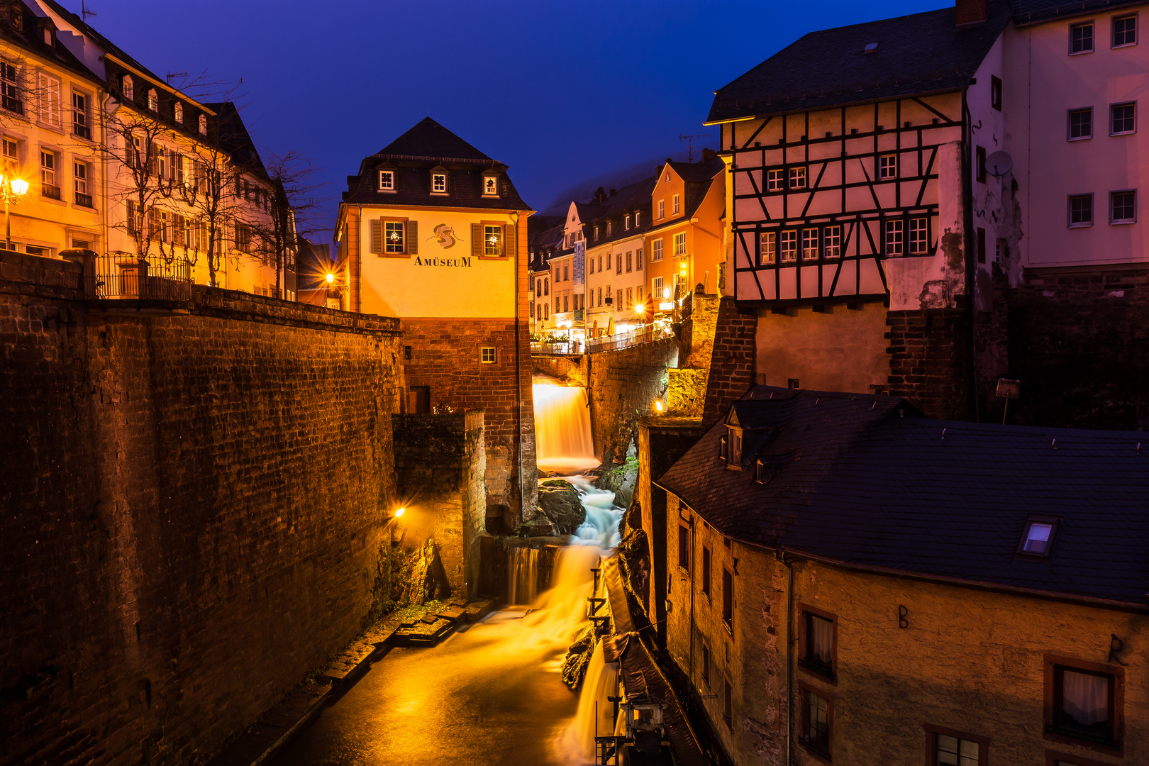 Altstadt Saarburg bei Nacht
